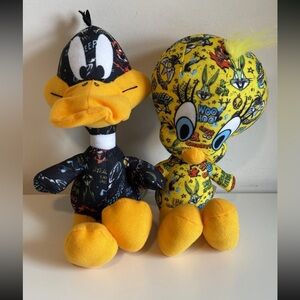 🧸 Looney Tunes Daffy Duck & Tweety Plush 7″ – Fun Sticker‑Bomb Cartoon